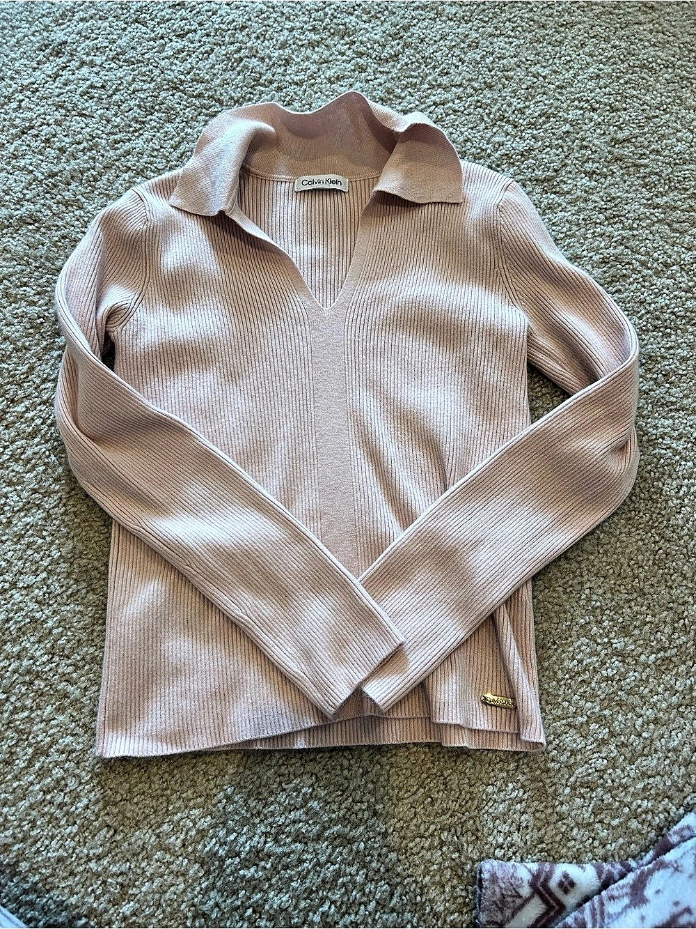 Calvin Klein Ribbed V-Neck Sweater in Pink Like New